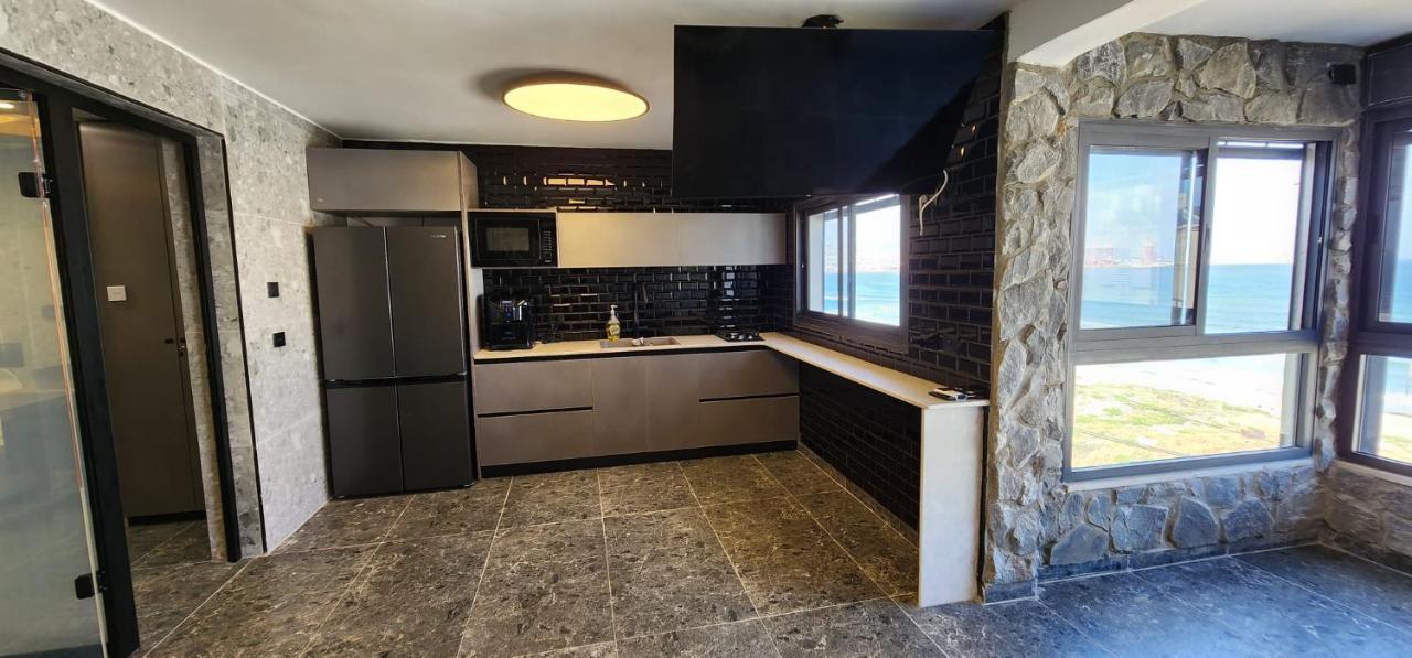Apartment מבנים בים 75 At Sea *
